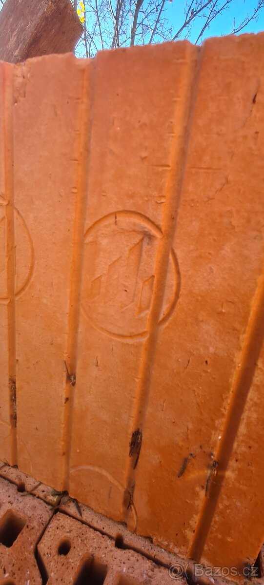 Prodám cihly porotherm 30 p10 broušená - 2