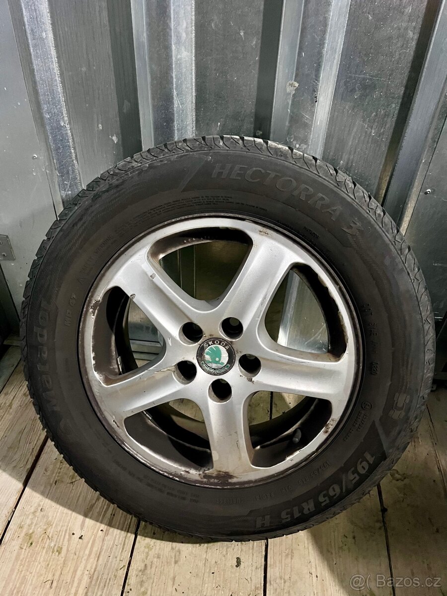 Alu kola Škoda 6Jx15 ET38, letní pneu 195/65 R15 - 2