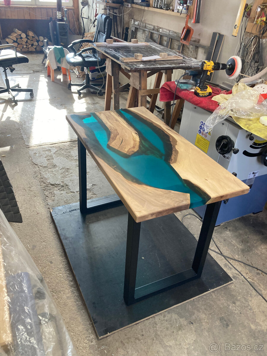 Stůl z masivu a epoxidu - 2