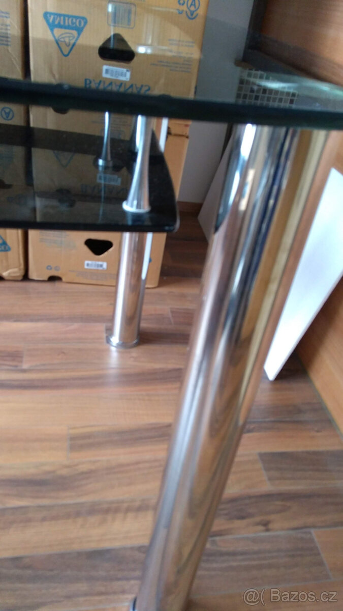 Skleněný stůl - 2