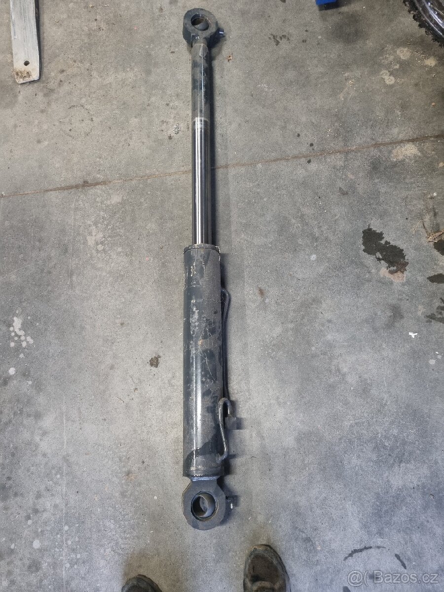 Hydraulické válce dvoučiné, pístnice. 2 ks - 2