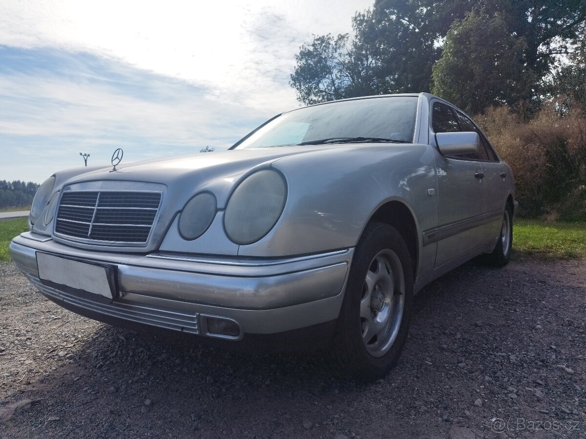 Mercedes-Benz E 230 i manuál - 2