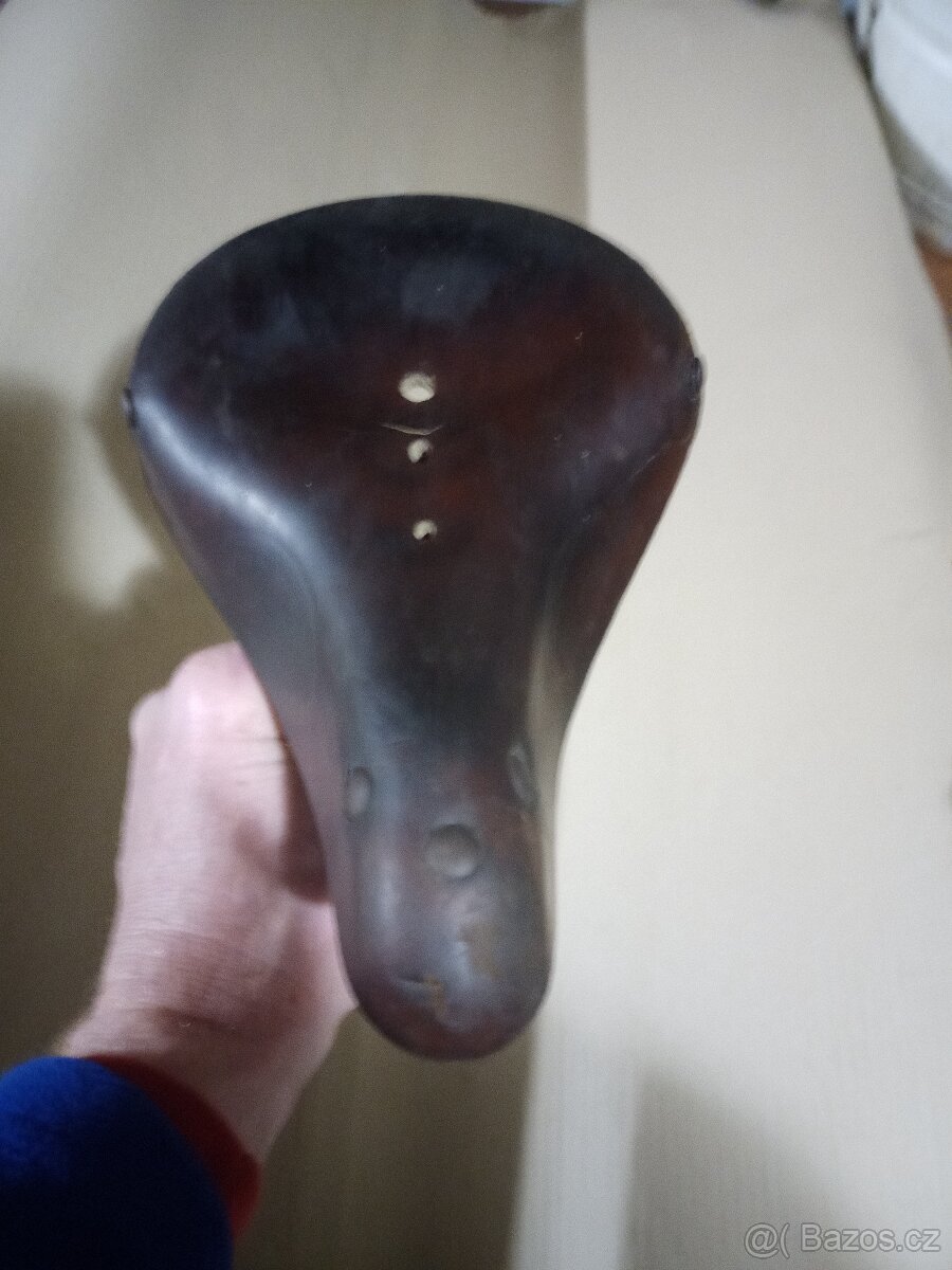 staré kožené sedlo pionýr - 2