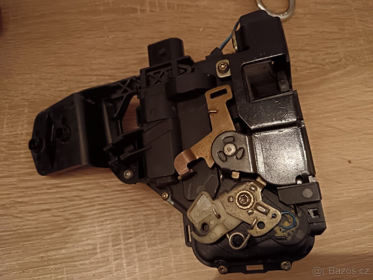 Levý přední zámek VW 3b0837867 - 2