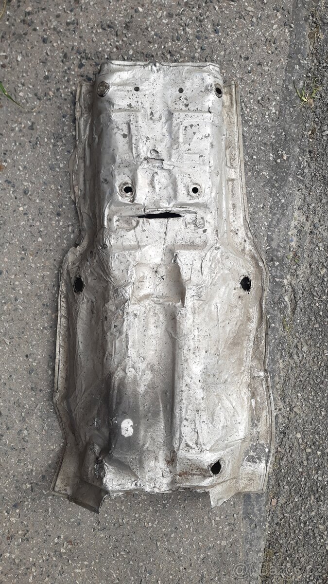 BMW E34 540i štít - 2