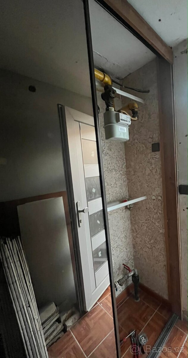 Rohová vestavěná skříň - 2