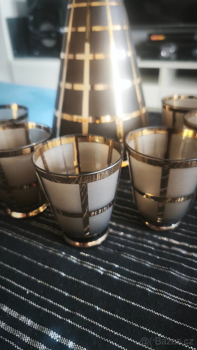 Karafa a sklenky - 2