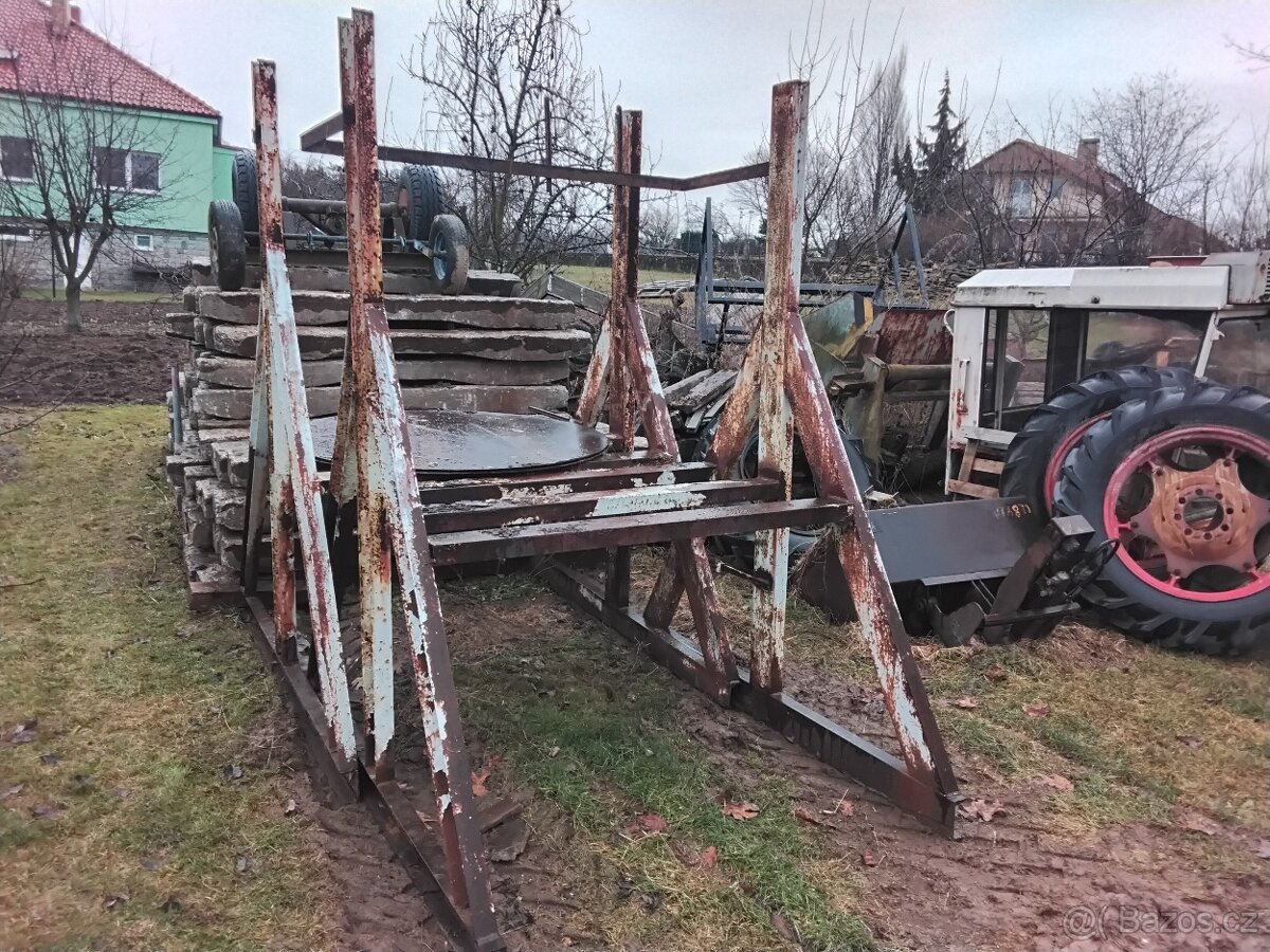 Železné stojany - 2