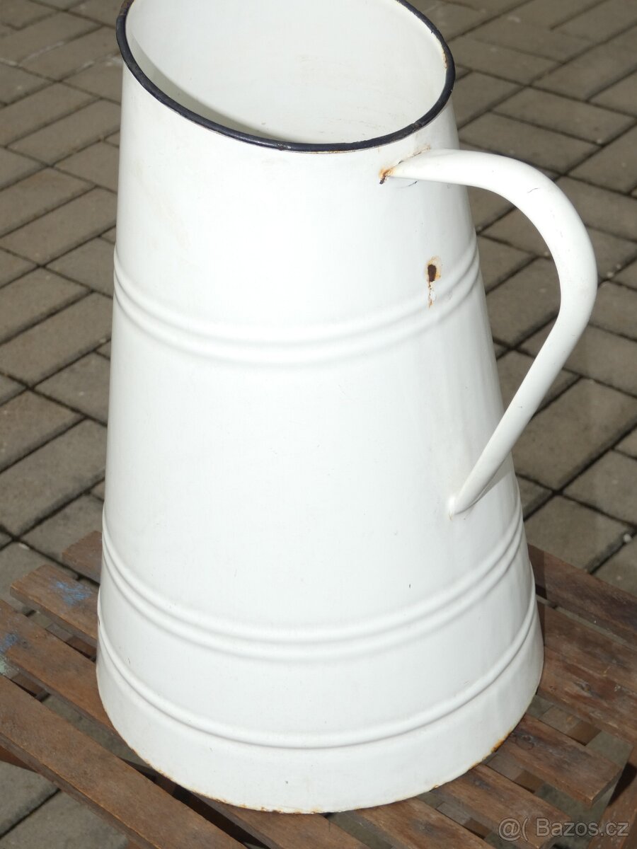 Smaltovaná konev - 2