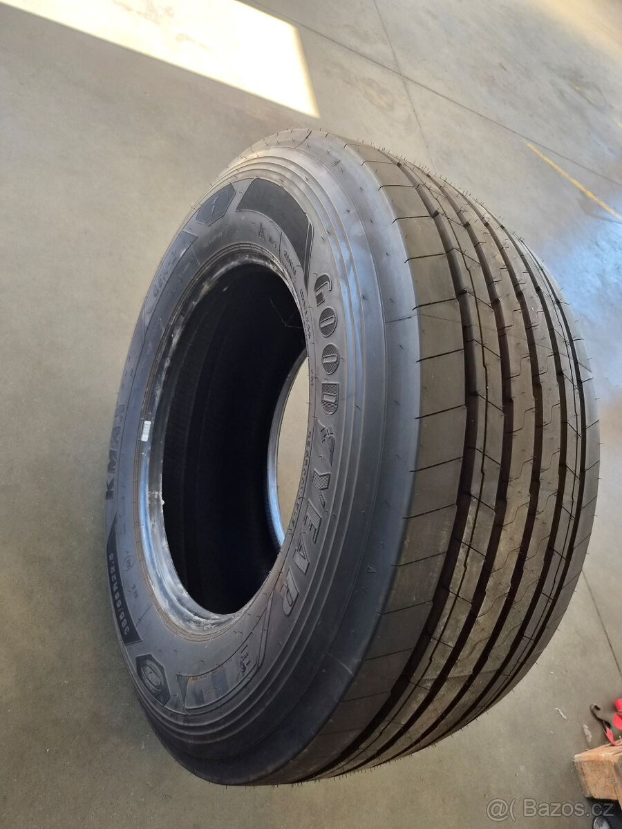 385/55 R22,5 GOOD YEAR KMAX T - 2