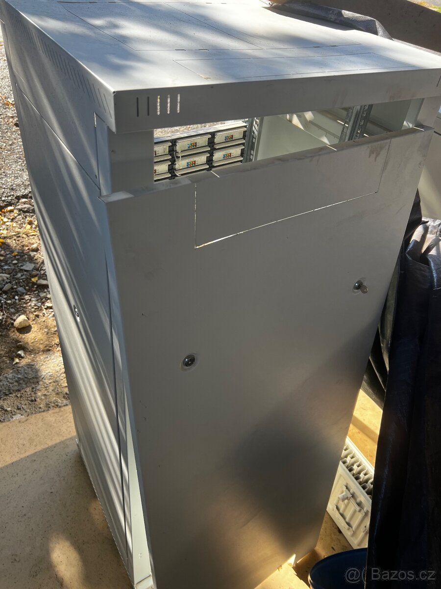 Datový rozvaděč / 19" rack + patch panely zdarma - 2