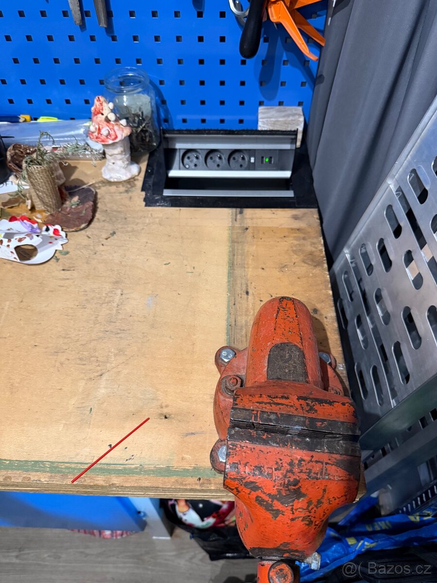 Ponk se svěrákem s závěsným systém na nářadí - 2