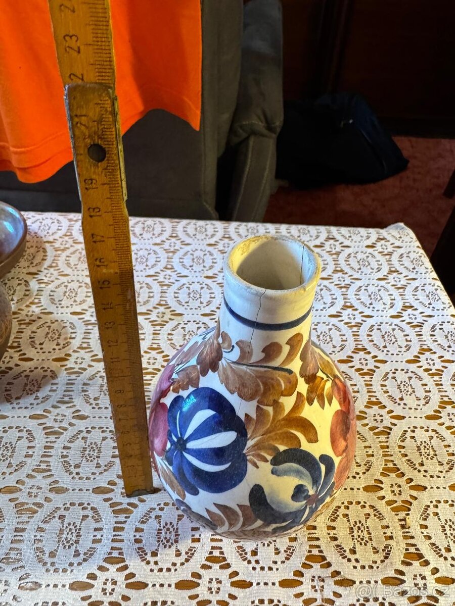 Baňatá keramická váza s ruční květinovou malbou - 2