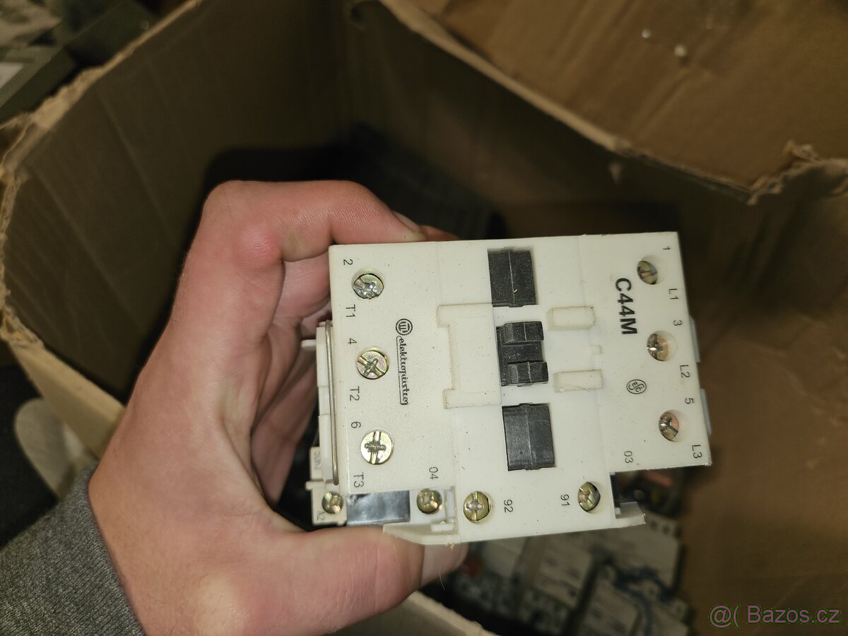 Pojistky jističe trafa prostě vše - 2