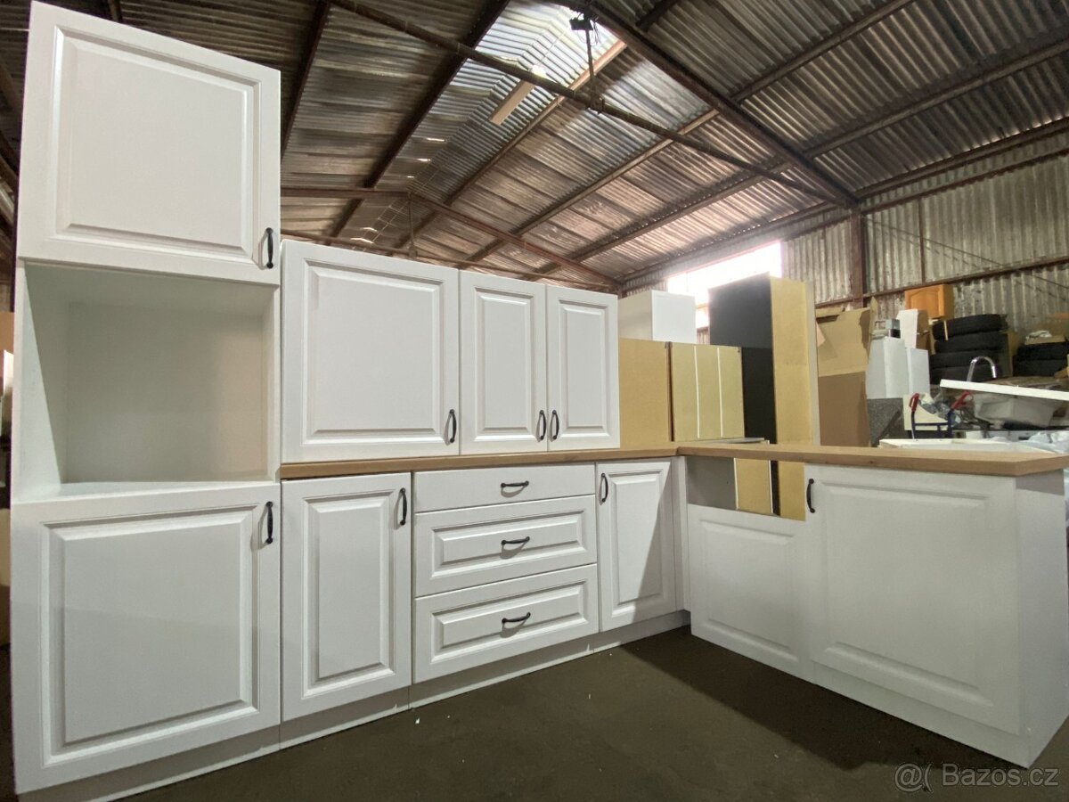 Moderní kuchyňská linka bez spotřebiči - 2