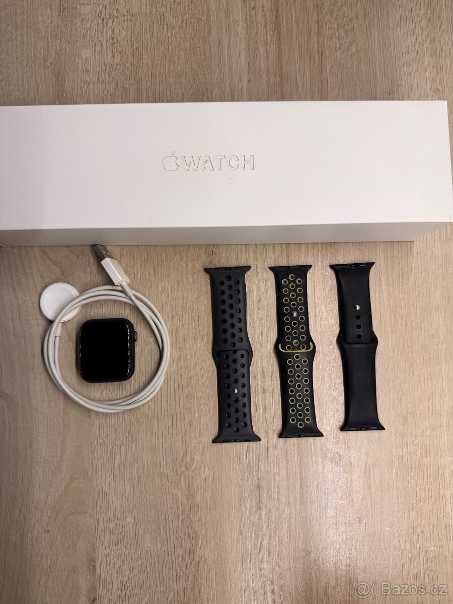 Apple Watch Series 5 44mm Space Gray - 2