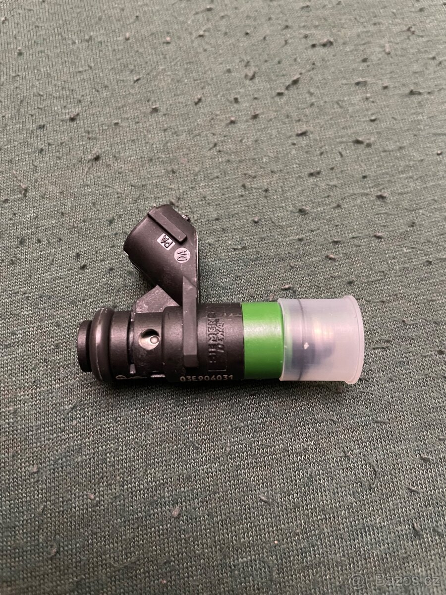 VSTŘIKOVACÍ VENTIL ŠKODA FABIA - 03E 906 031 - 2