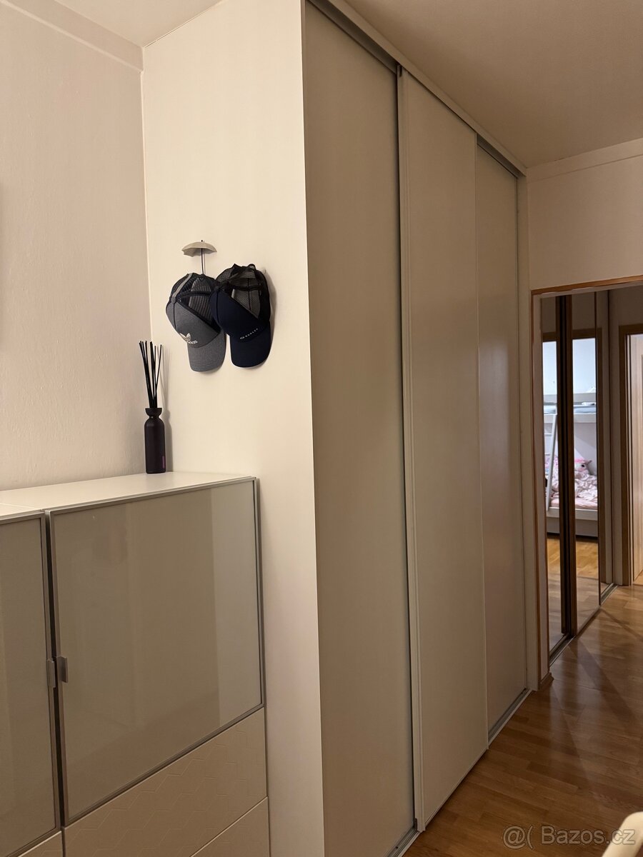 Vestavěná skříň - 2