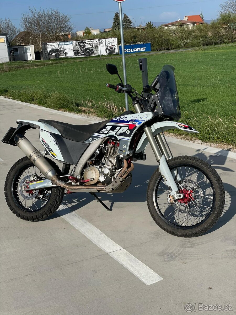 AJP PR7 2022 racing kit - 2