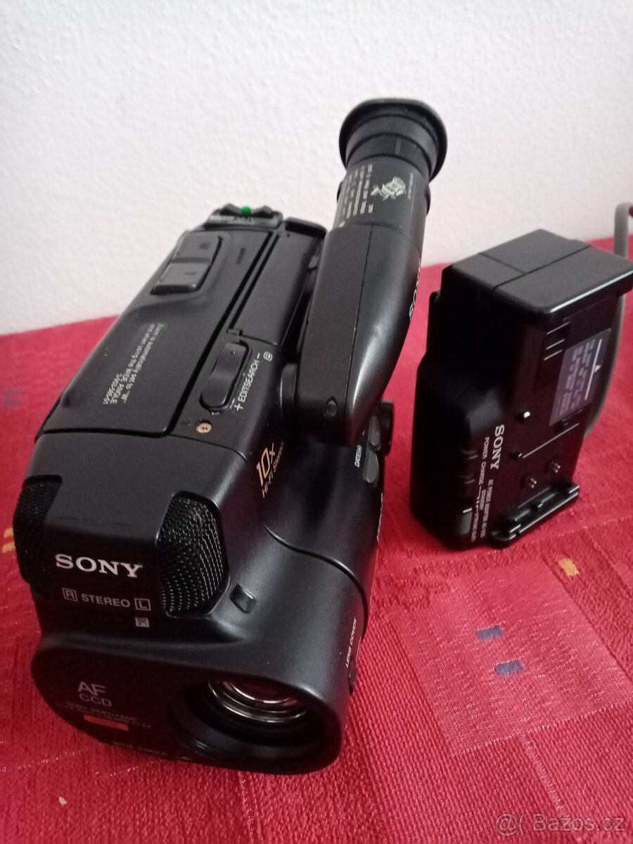 Sony Video Camera CCD-TR323E - 2