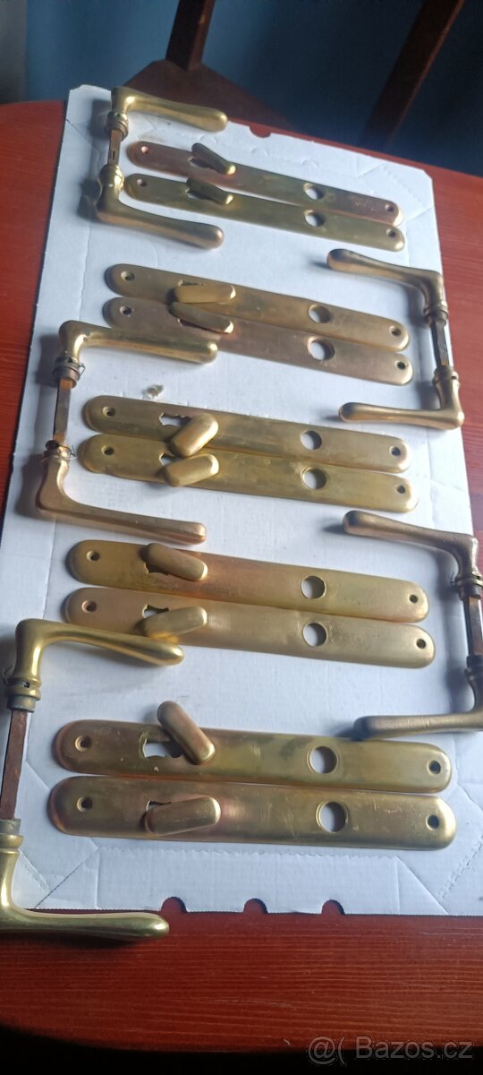 Staré mosazné kování. - 2