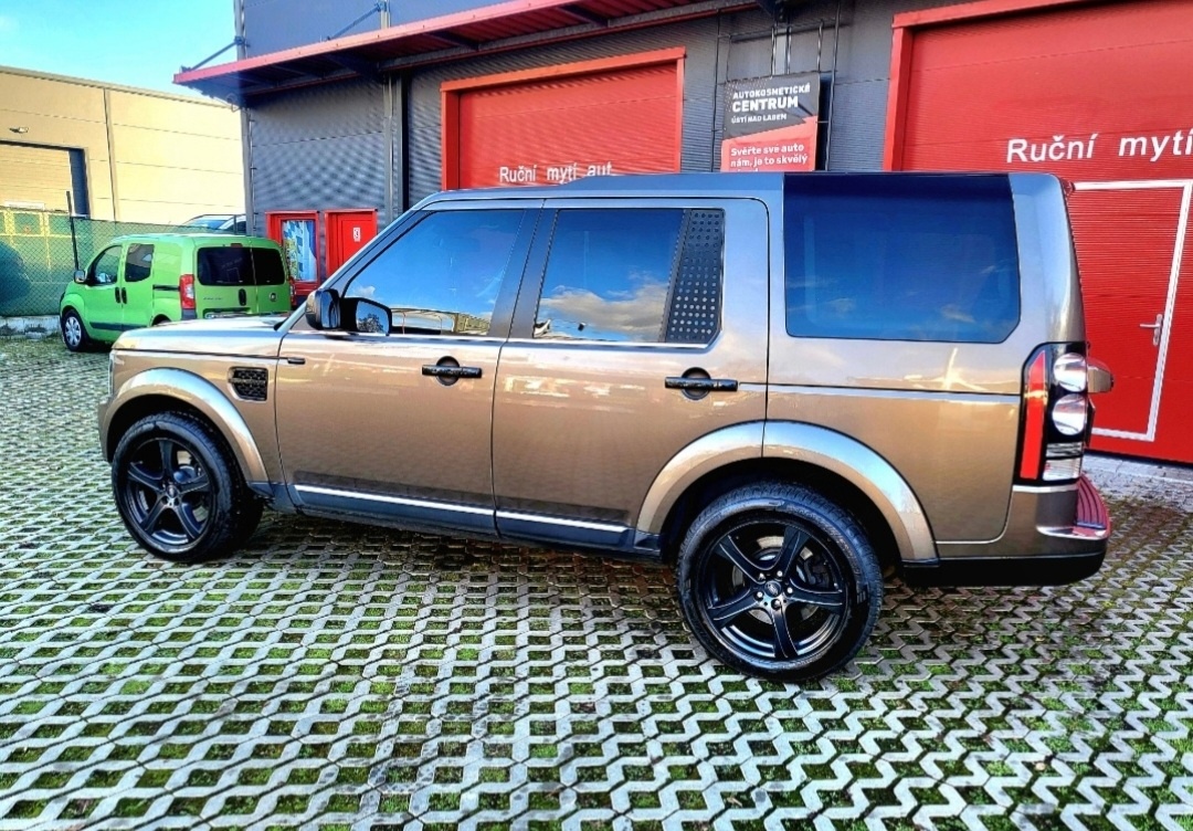 Land rover discovery 4