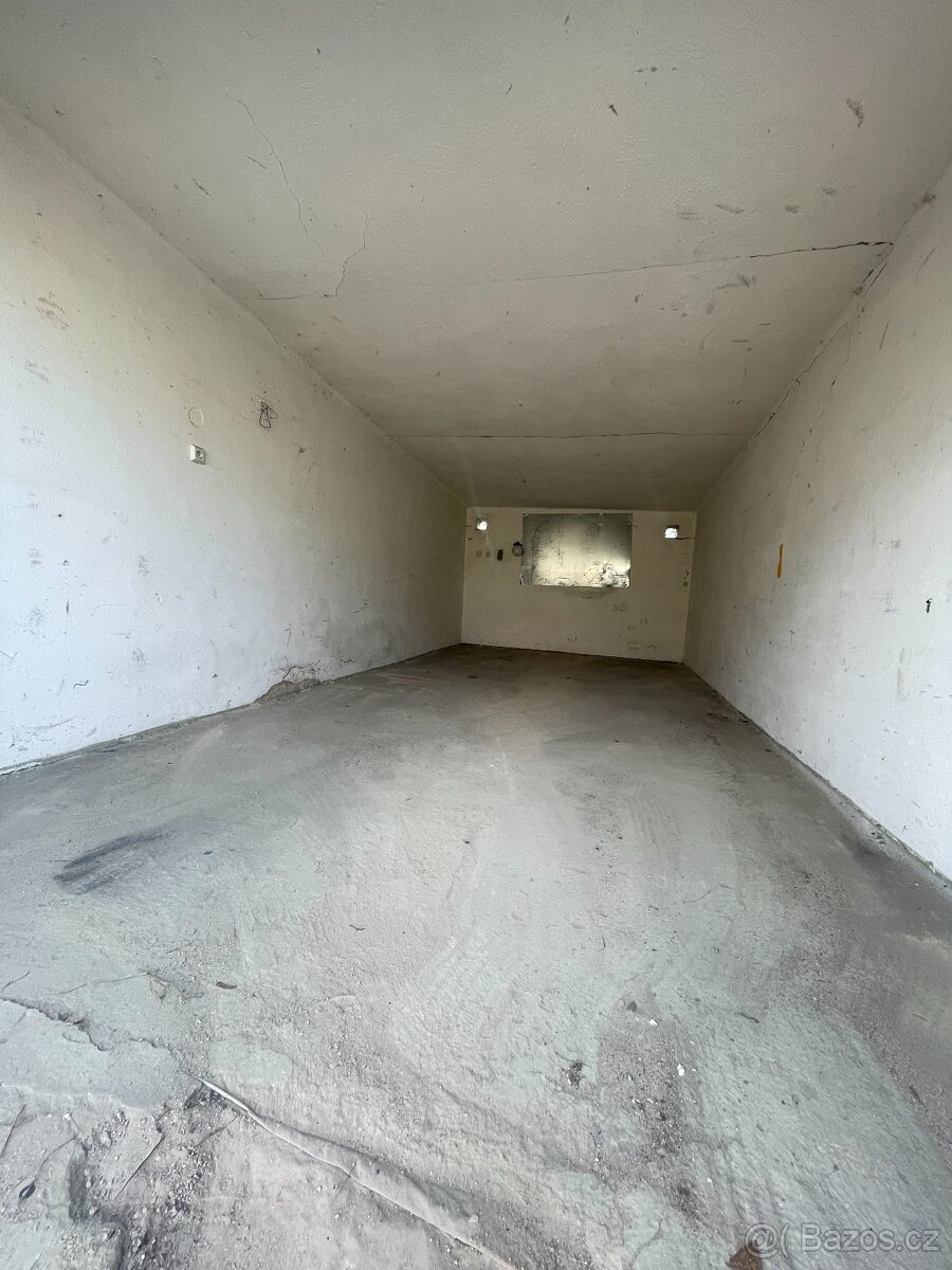 Pronájem zděné suché garáže 21 m2 - 2