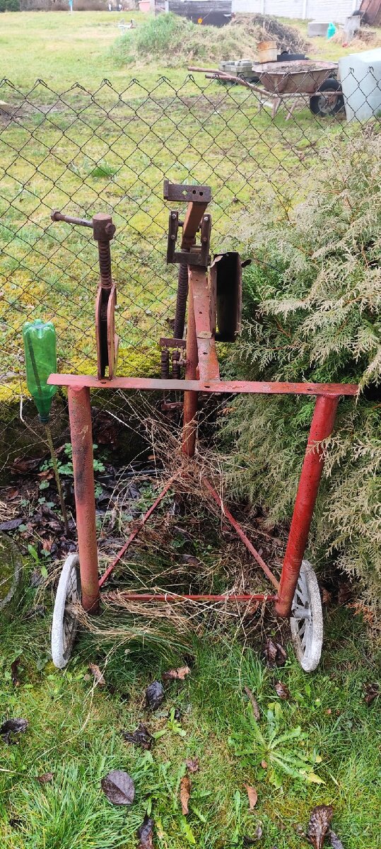 Pojízdný držák na flexu domácí výroby - 2