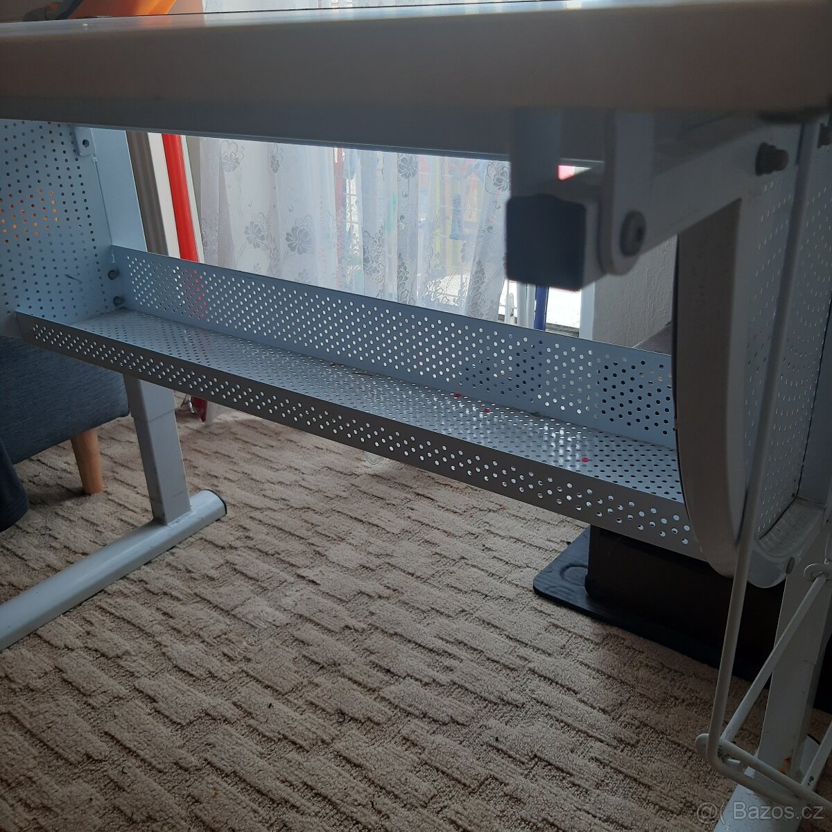 Psaci stul vyskove stavitelny - 2