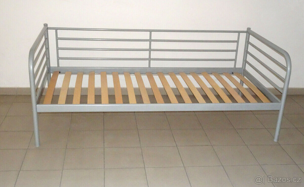 Kvalitní, pevná, kovová postel. Bezvadný stav - 2