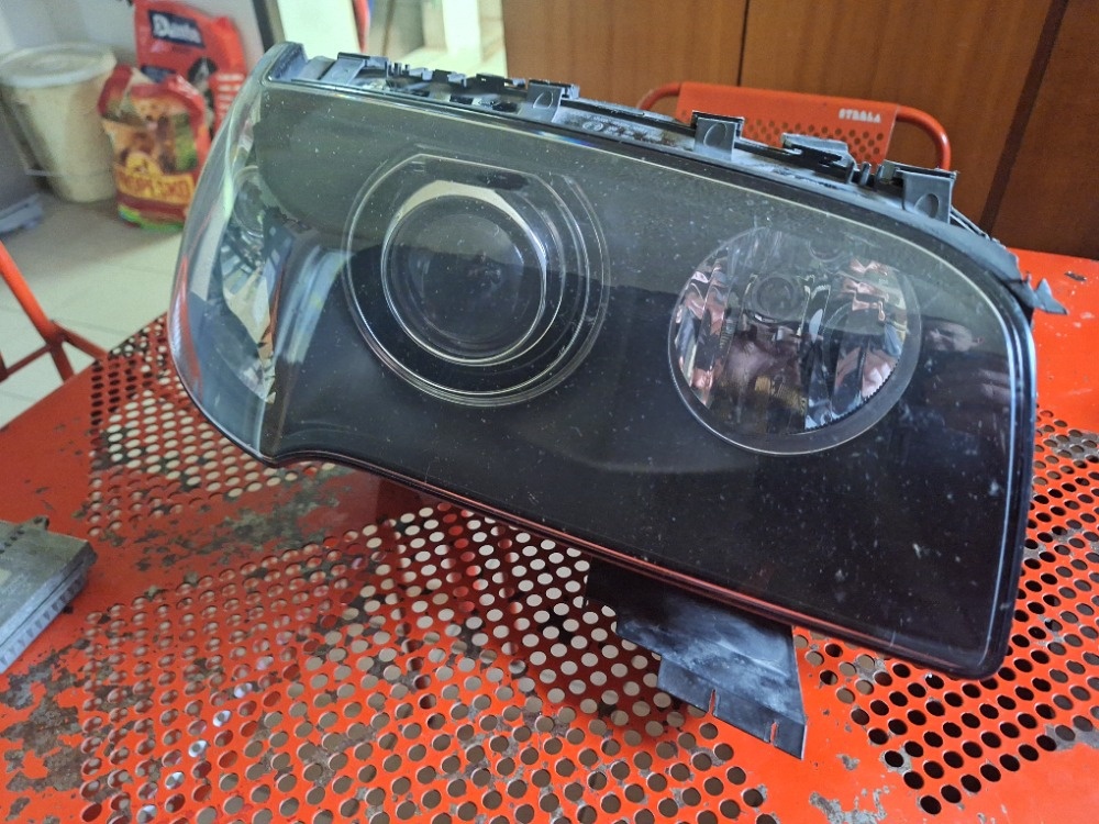 Přední pravé světlo X3 E83 D2S+ H7 XENON - 2