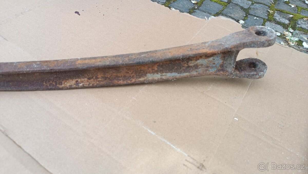 Tatra 12 vzpěra přední nápravy. - 2