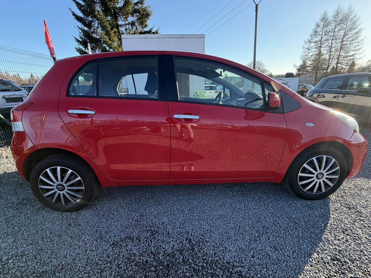 Toyota Yaris 1.3 VVT-i 73kw Automat - 2