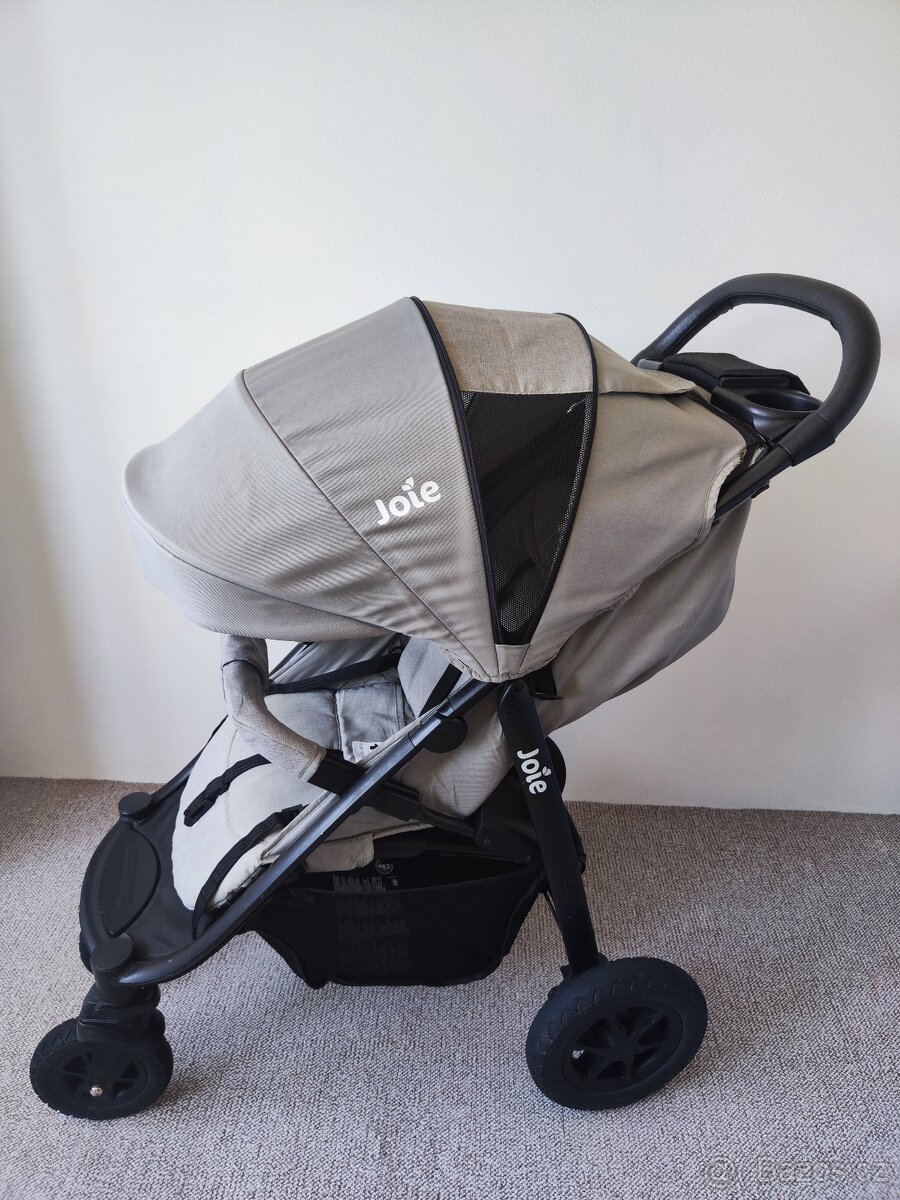 Kočárek s příslušenstvím - 2