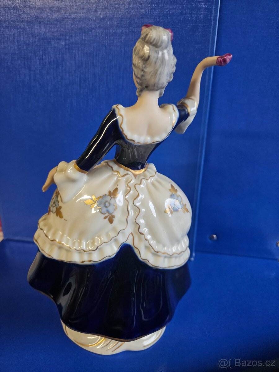 socha Tanečnice s růží Royal Dux - 2