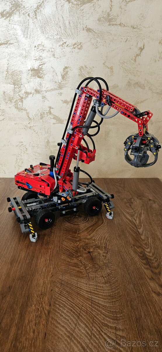 LEGO 42144 Bagr s drapákem - 2