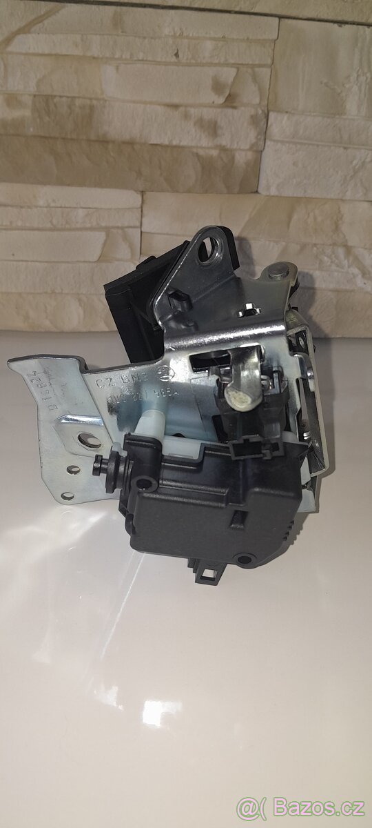 Škoda Octavia klika zadních dveří - 2