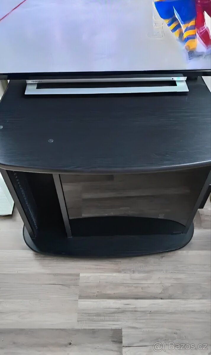 Černý Tv stůl na kolečkách - 2