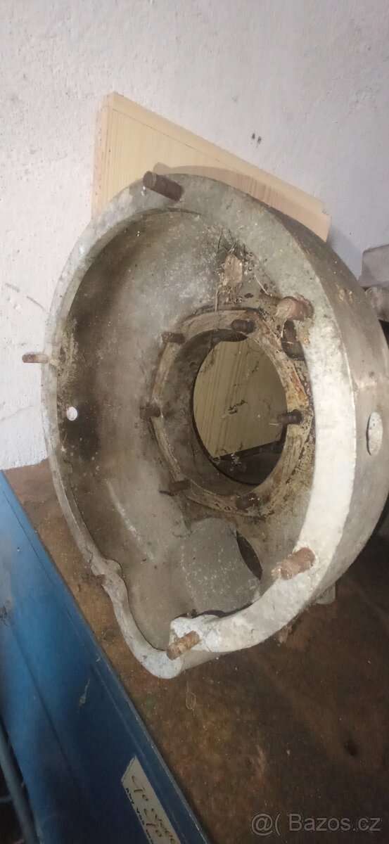 Praga... blok motoru - 2