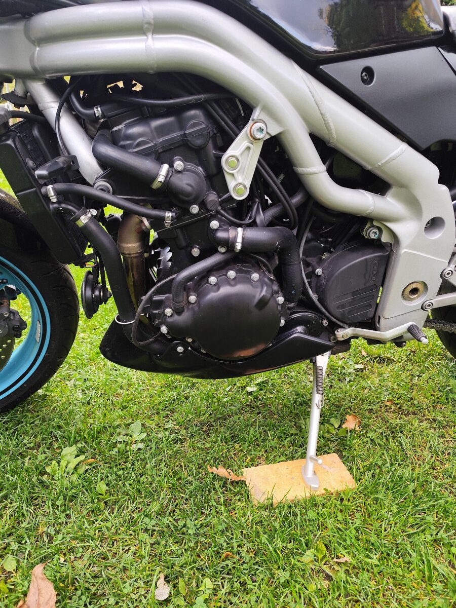 Motocykl Triumph speed triple 955i - 2