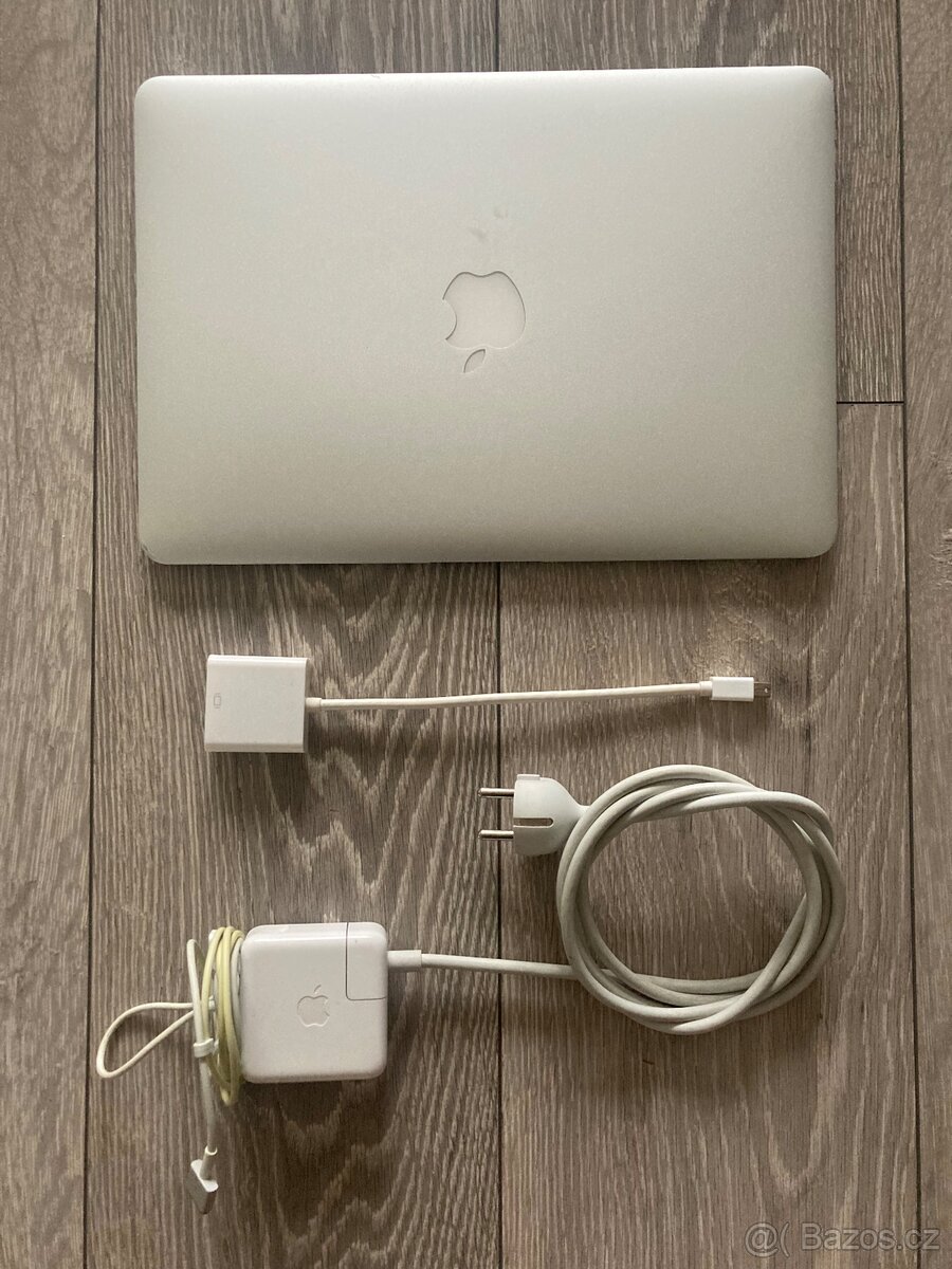 Macbook Air 13” 2015 1.6 GHz Intel Core i5 - 2