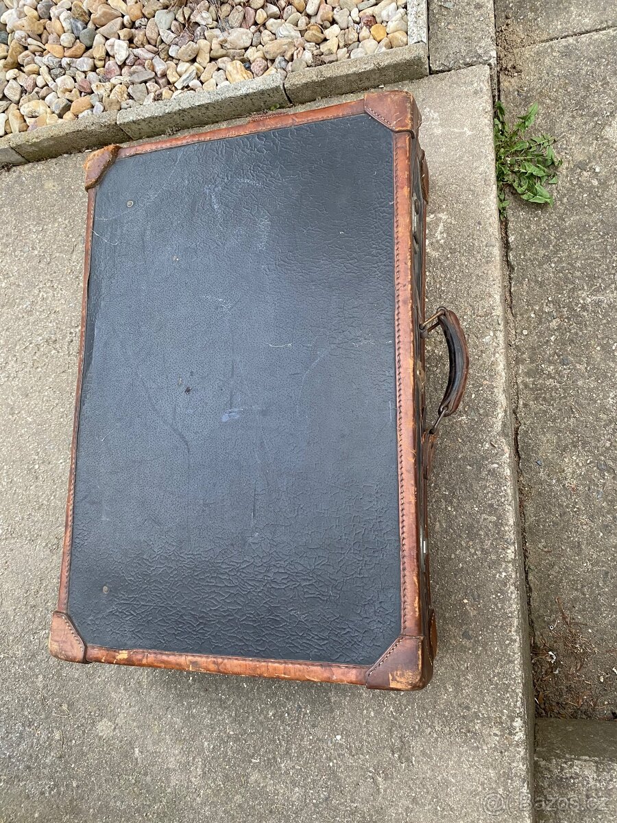 Staré cestovní kufry - 2