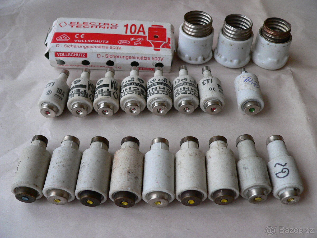 Keramické pojistky, různé hodnoty 6A - 25A celkem 10ks + 2ks - 2