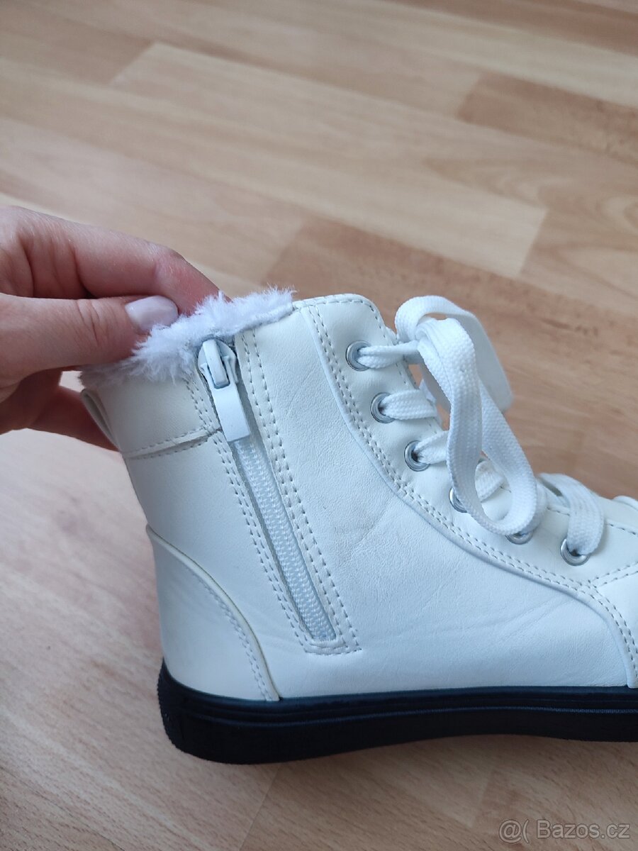 Krásné dívčí zimní boty vel. 33 - 2