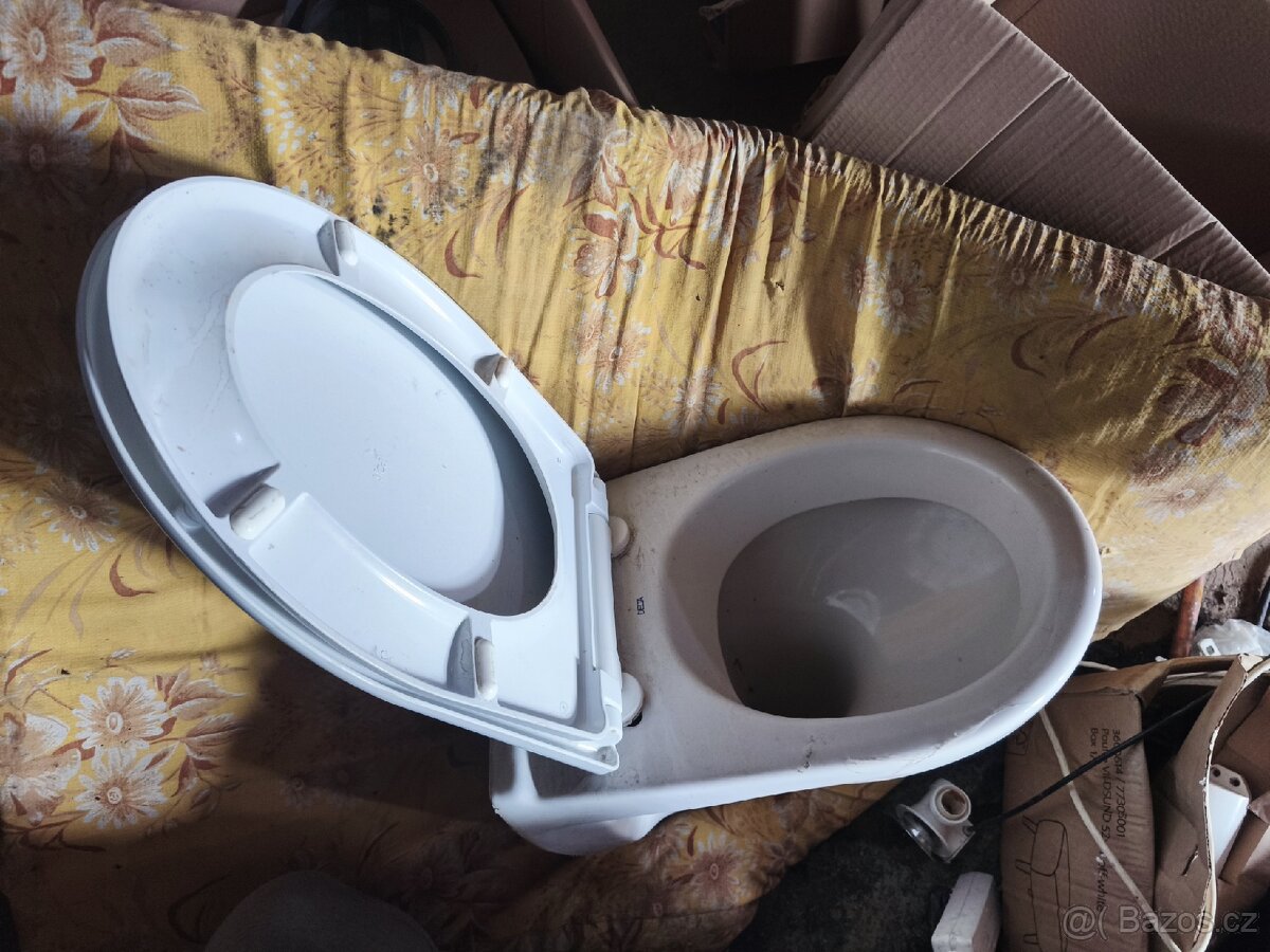 WC mísa závěsná se sedátkem - 2