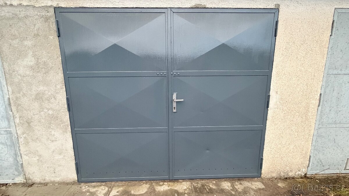 Prodám garáž v super stavu - 2