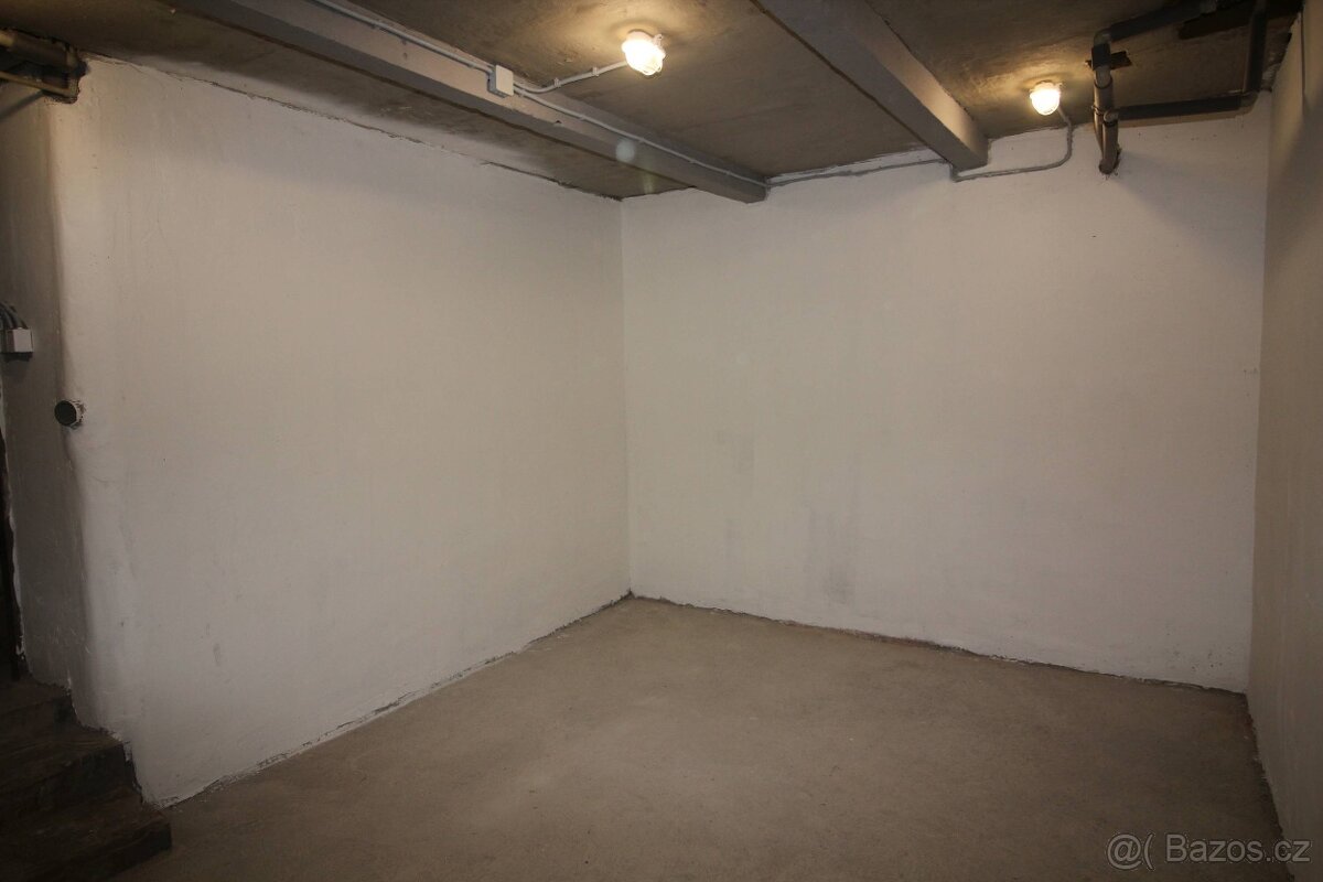 Prodám sklad/sklep na Ortenově náměstí v Praze - 2