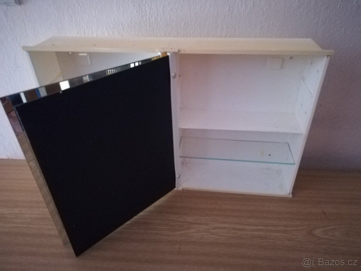 Koupelnová skříňka - 2