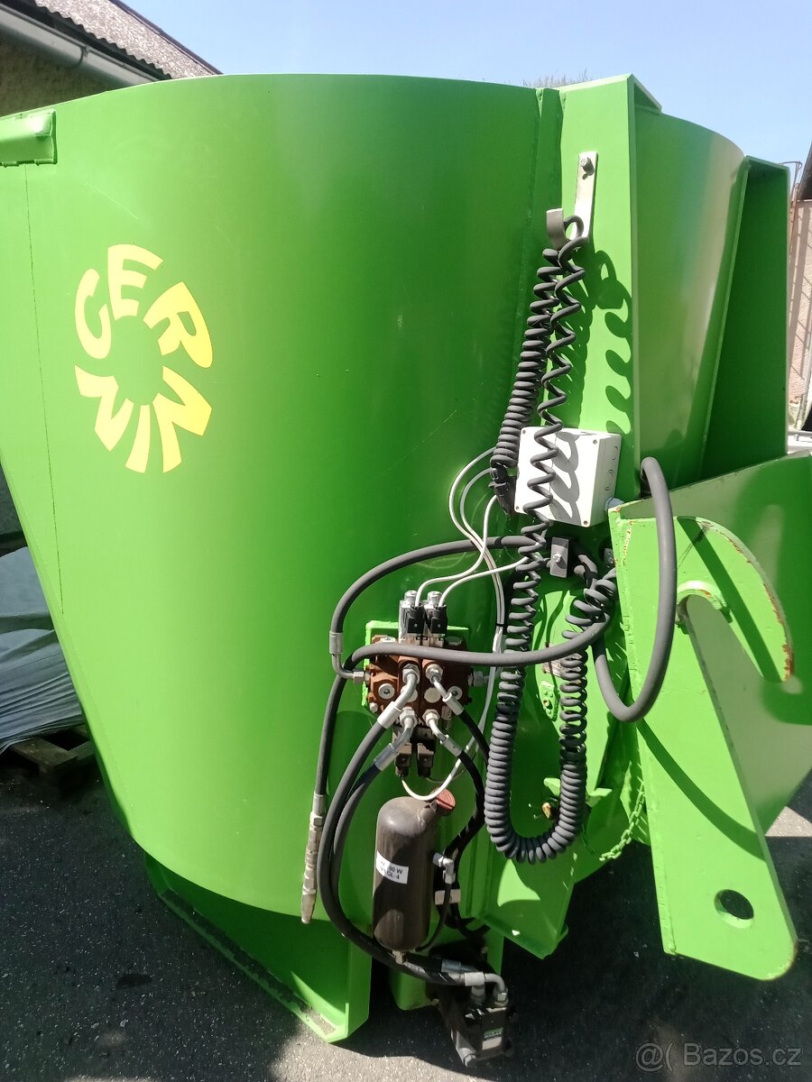 Prodám míchací krmný vůz - 2