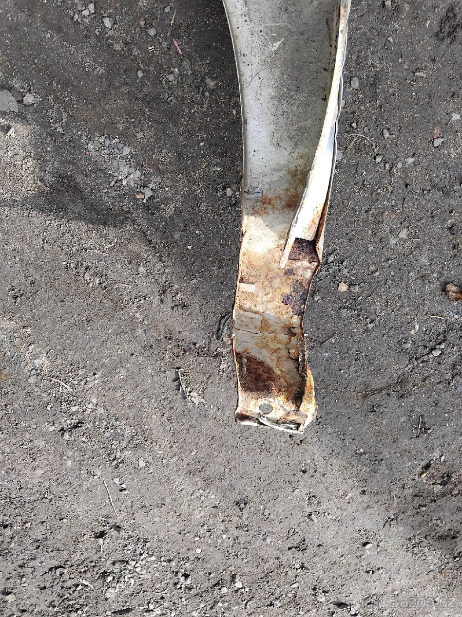 Škoda fabia 1 pravý blatník - 2